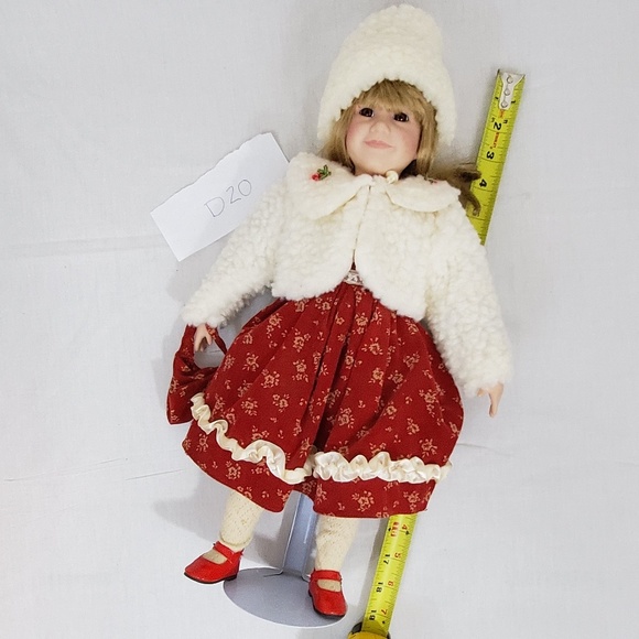 Yoko Designs 18" Porcelain Girl In Winter Dress - Picture 6 of 8